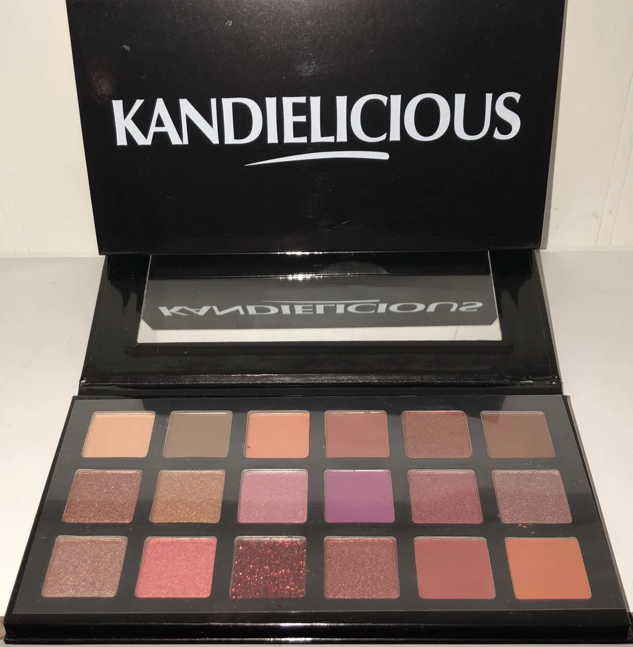 Black eye shadow palette