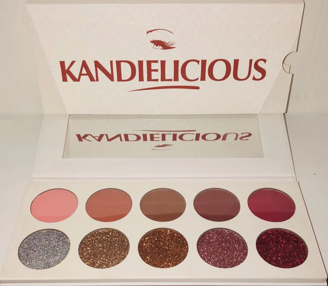 White eye shadow palette